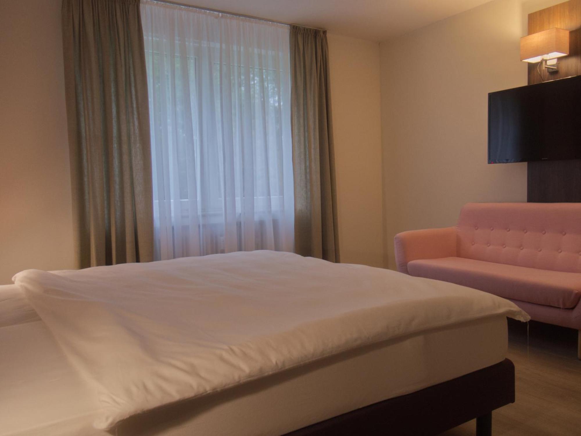 Hotel Faehrhaus Km734 دوسلدورف الغرفة الصورة