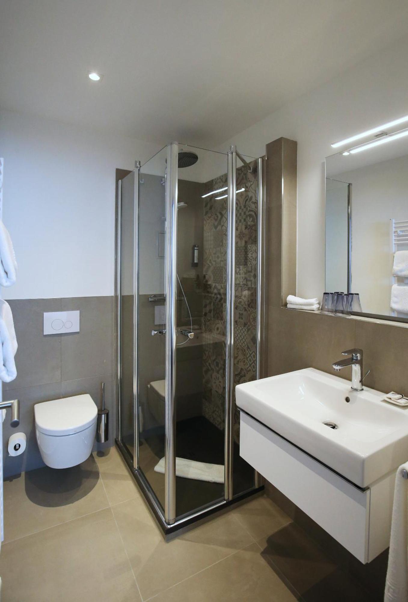 Hotel Faehrhaus Km734 دوسلدورف الغرفة الصورة