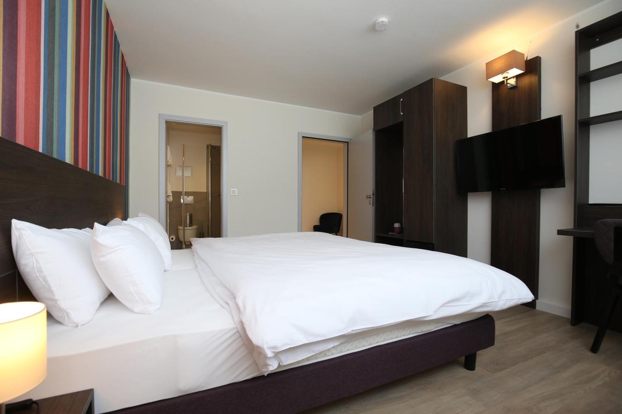 Hotel Faehrhaus Km734 دوسلدورف الغرفة الصورة