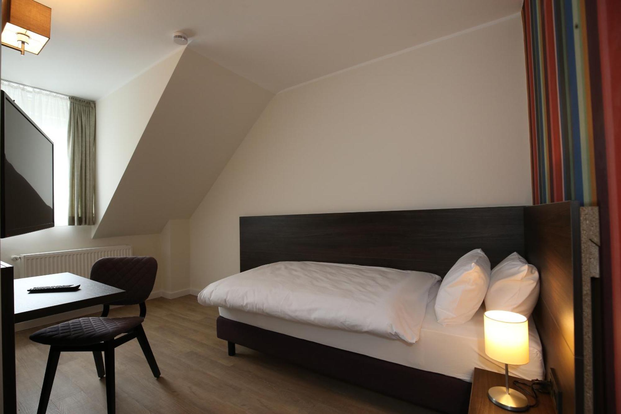 Hotel Faehrhaus Km734 دوسلدورف الغرفة الصورة
