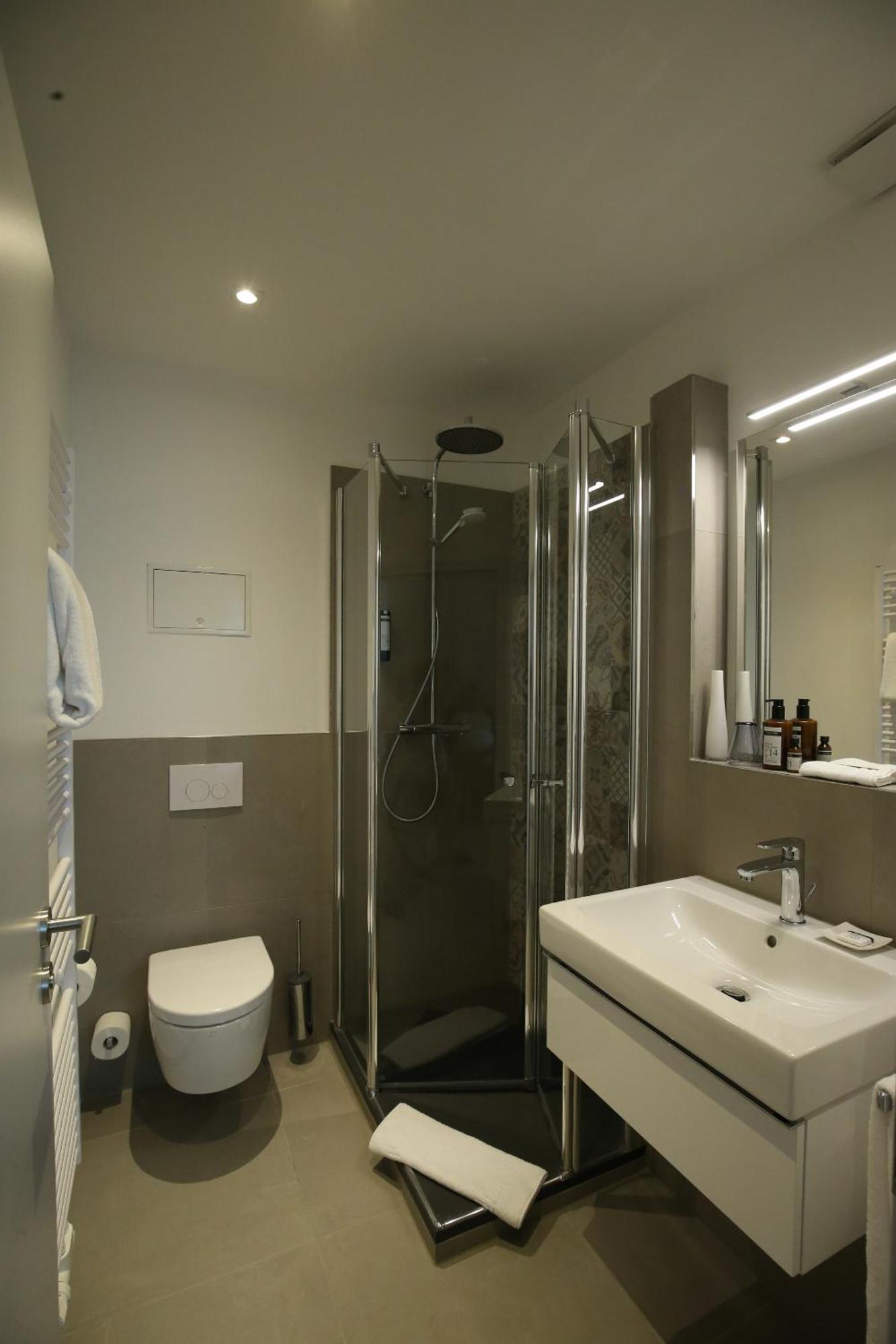 Hotel Faehrhaus Km734 دوسلدورف الغرفة الصورة